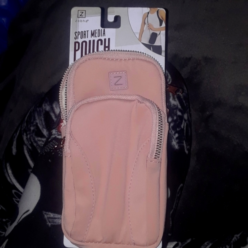 Sport media pouch.